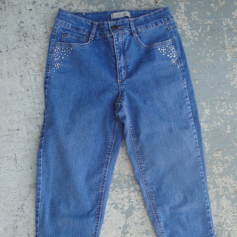 Laura Ashley Embellished Capris  Size 6  Medium Wash with bling pockets